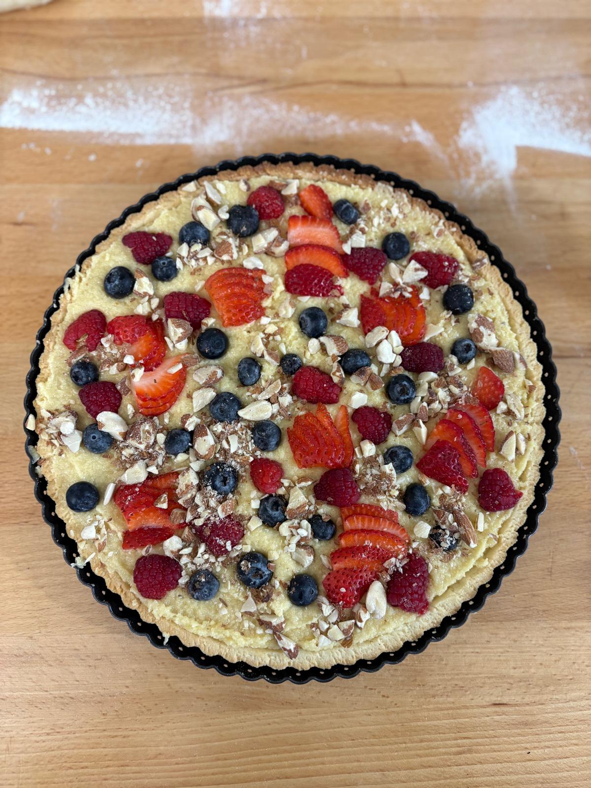 Tarta de Almendras, Mermelada de Higo y Berries Frescas
